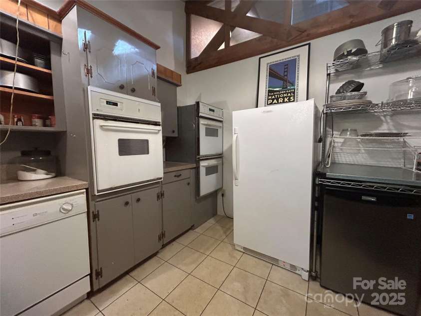 100 Ivy Hill Lane, Tryon, NC 28782.  MLS# CAR4273612, YatesRealty ID 33368. 2nd Kitchen