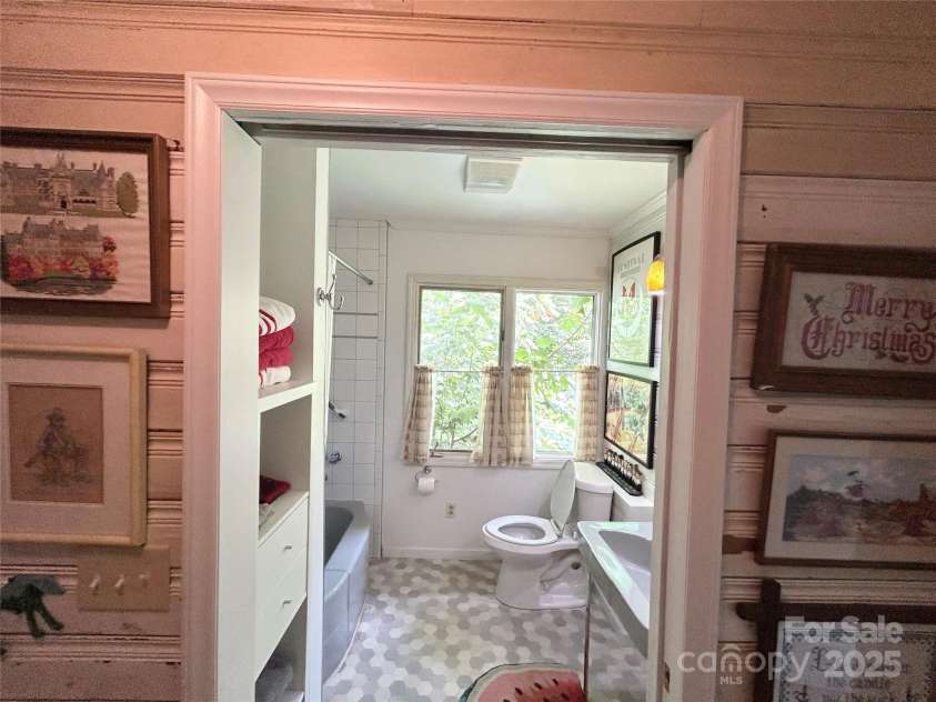 100 Ivy Hill Lane, Tryon, NC 28782.  MLS# CAR4273612, YatesRealty ID 33368. Bath 2