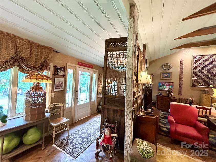 100 Ivy Hill Lane, Tryon, NC 28782.  MLS# CAR4273612, YatesRealty ID 33368. Entryway