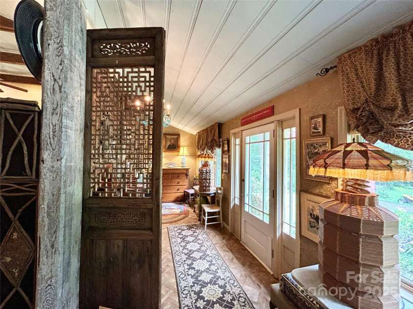 100 Ivy Hill Lane, Tryon, NC 28782.  MLS# CAR4273612, YatesRealty ID 33368. Entryway