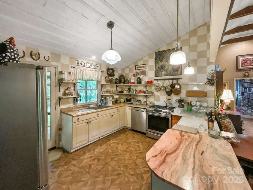 100 Ivy Hill Lane, Tryon, NC 28782.  MLS# CAR4273612, YatesRealty ID 33368. Kitchen