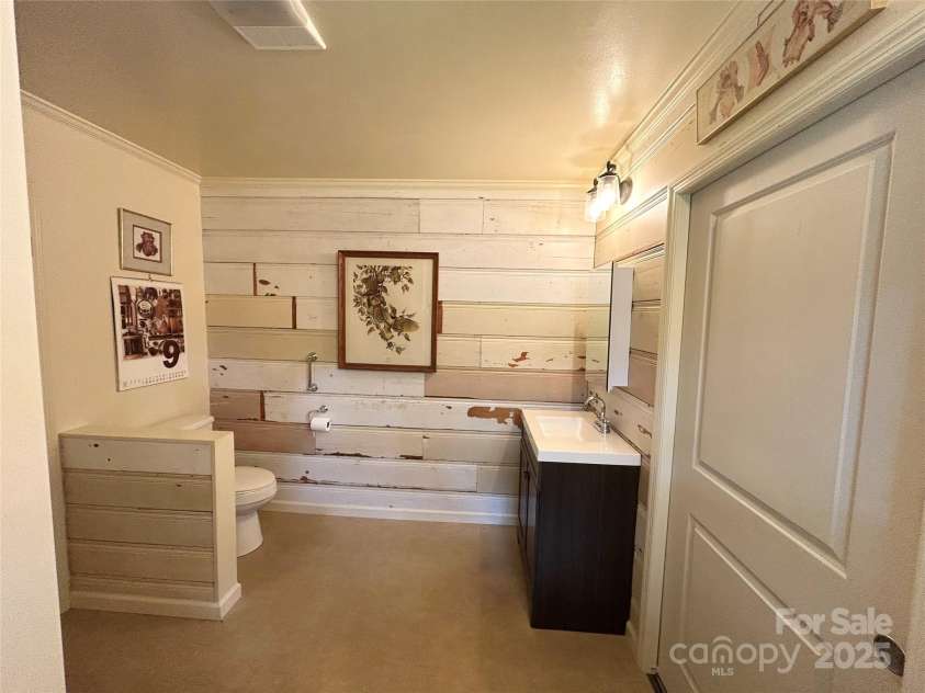 100 Ivy Hill Lane, Tryon, NC 28782.  MLS# CAR4273612, YatesRealty ID 33368. Master Bath