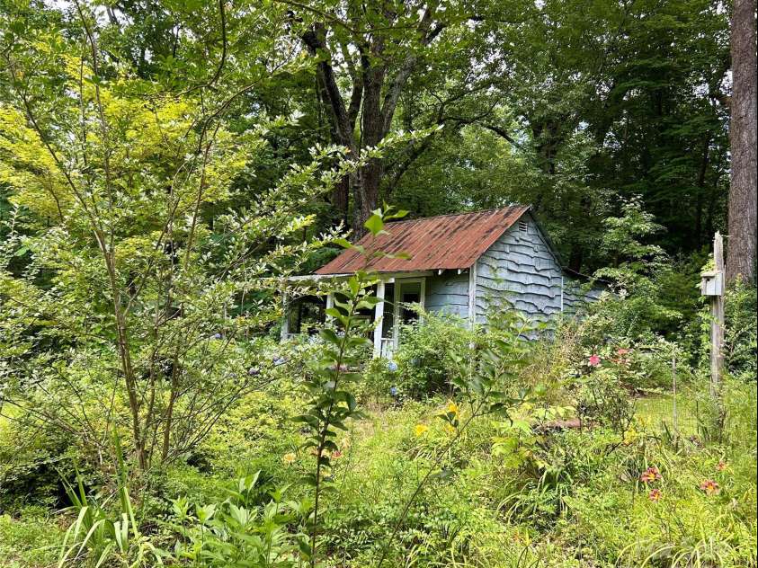 100 Ivy Hill Lane, Tryon, NC 28782.  MLS# CAR4273612, YatesRealty ID 33368. Shed