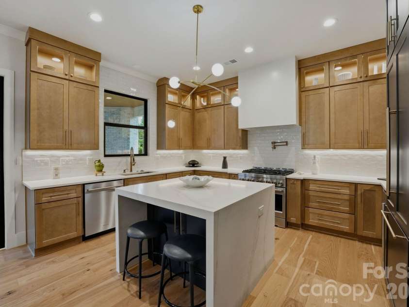4645 Connecting Road, Charlotte, NC 28209.  MLS# CAR4371375, YatesRealty ID 33368. 