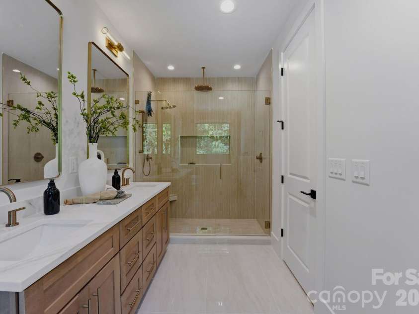 4645 Connecting Road, Charlotte, NC 28209.  MLS# CAR4371375, YatesRealty ID 33368. 