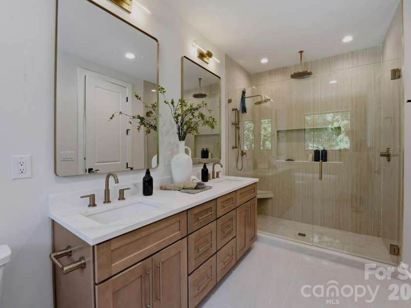 4645 Connecting Road, Charlotte, NC 28209.  MLS# CAR4371375, YatesRealty ID 33368. 