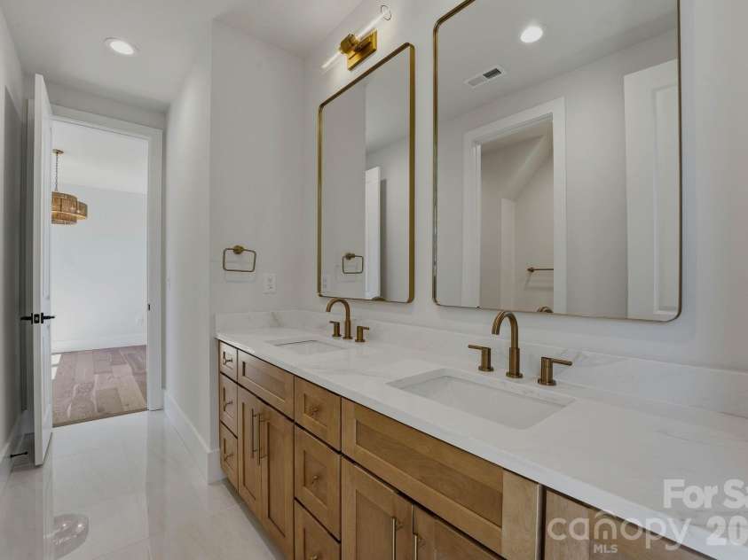 4645 Connecting Road, Charlotte, NC 28209.  MLS# CAR4371375, YatesRealty ID 33368. 