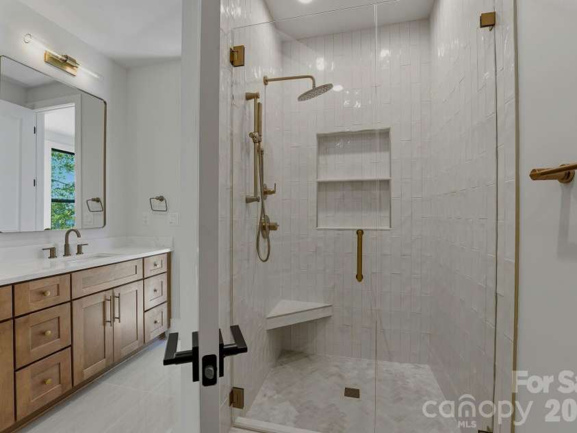 4645 Connecting Road, Charlotte, NC 28209.  MLS# CAR4371375, YatesRealty ID 33368. 