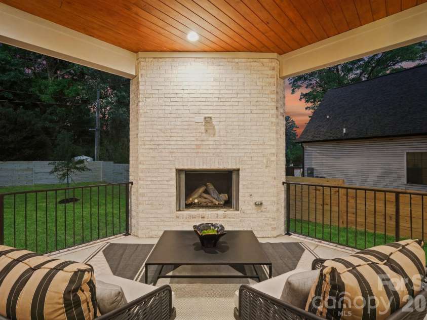 4645 Connecting Road, Charlotte, NC 28209.  MLS# CAR4371375, YatesRealty ID 33368. 