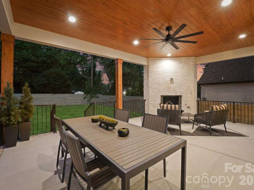 4645 Connecting Road, Charlotte, NC 28209.  MLS# CAR4371375, YatesRealty ID 33368. 