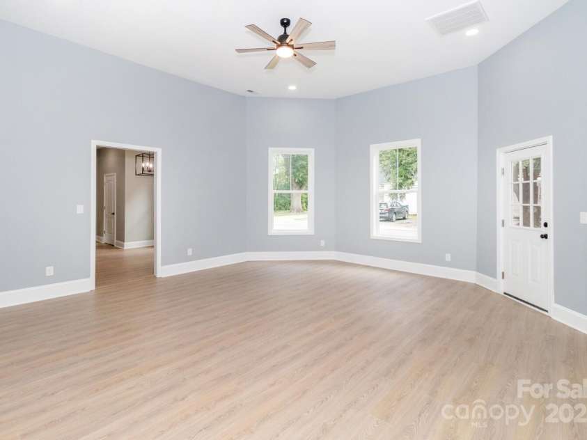 309 Ross Street, Marshville, NC 28103.  MLS# CAR4285303, YatesRealty ID 33369. Living Room