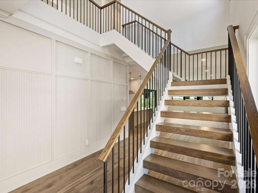 927 Laurel Creek Lane, Charlotte, NC 28211.  MLS# CAR4370623, YatesRealty ID 33369. 