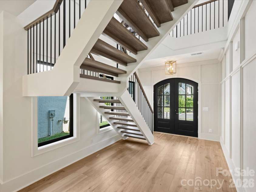 927 Laurel Creek Lane, Charlotte, NC 28211.  MLS# CAR4370623, YatesRealty ID 33369. 