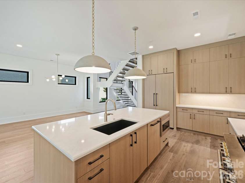 927 Laurel Creek Lane, Charlotte, NC 28211.  MLS# CAR4370623, YatesRealty ID 33369. 