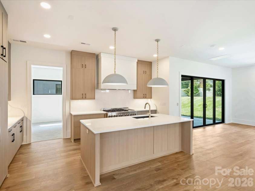 927 Laurel Creek Lane, Charlotte, NC 28211.  MLS# CAR4370623, YatesRealty ID 33369. 