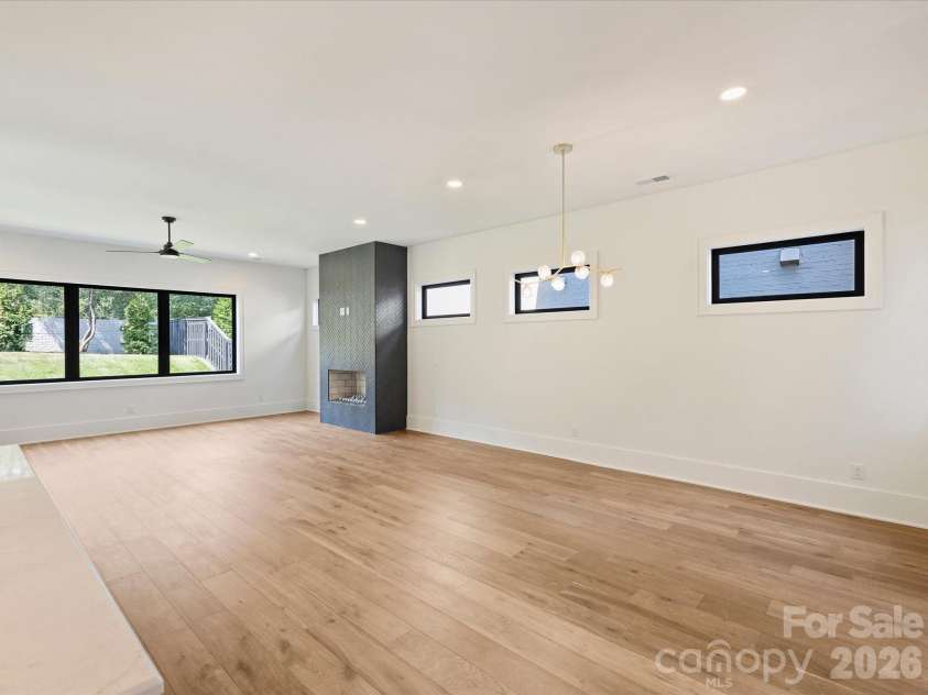 927 Laurel Creek Lane, Charlotte, NC 28211.  MLS# CAR4370623, YatesRealty ID 33369. 