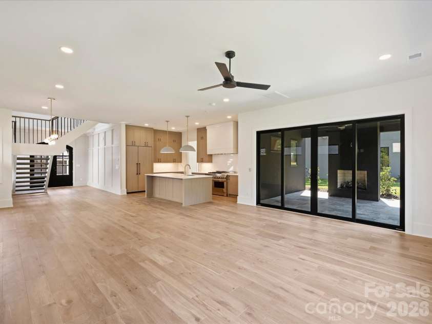 927 Laurel Creek Lane, Charlotte, NC 28211.  MLS# CAR4370623, YatesRealty ID 33369. 