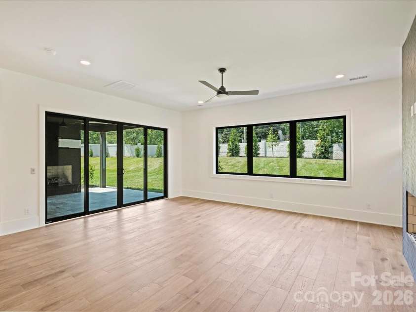 927 Laurel Creek Lane, Charlotte, NC 28211.  MLS# CAR4370623, YatesRealty ID 33369. 