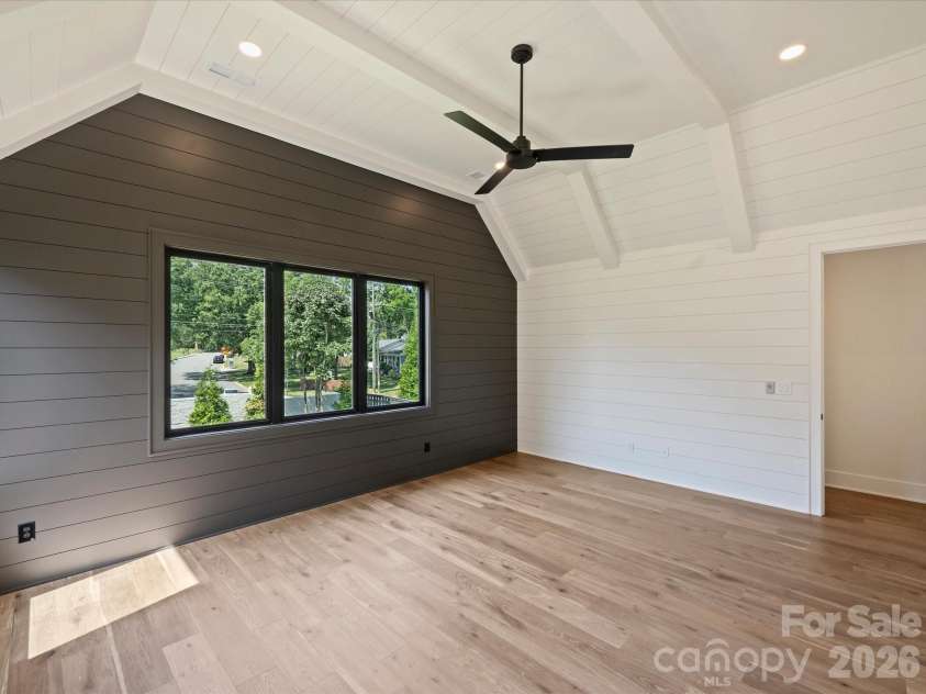 927 Laurel Creek Lane, Charlotte, NC 28211.  MLS# CAR4370623, YatesRealty ID 33369. 