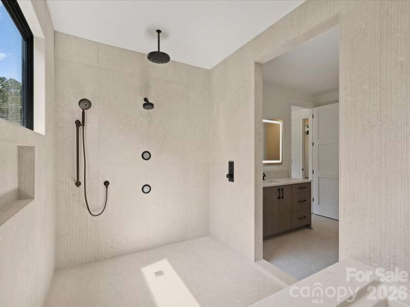 927 Laurel Creek Lane, Charlotte, NC 28211.  MLS# CAR4370623, YatesRealty ID 33369. 
