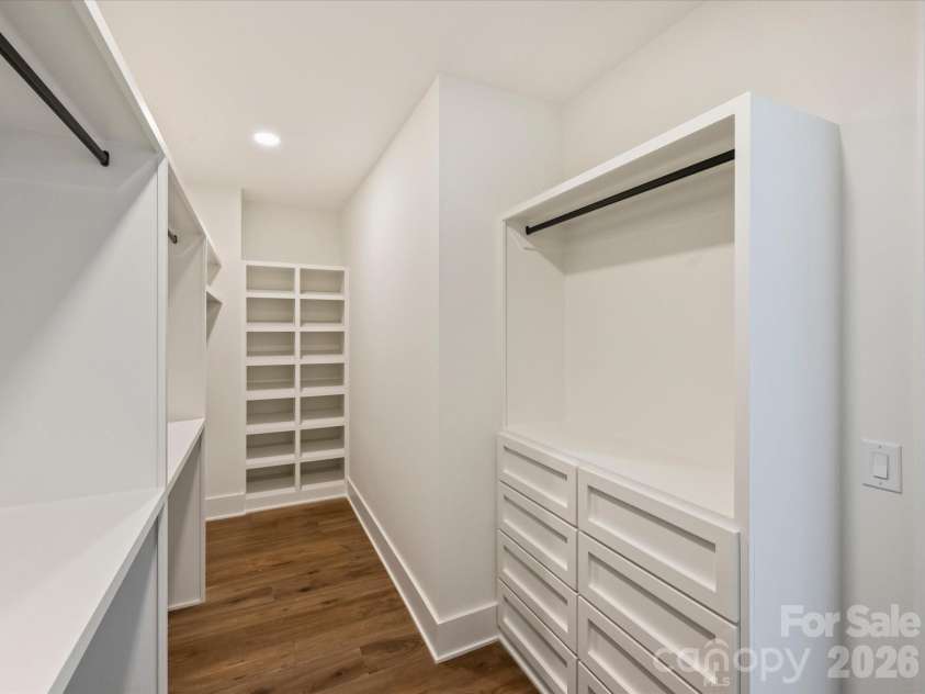 927 Laurel Creek Lane, Charlotte, NC 28211.  MLS# CAR4370623, YatesRealty ID 33369. 