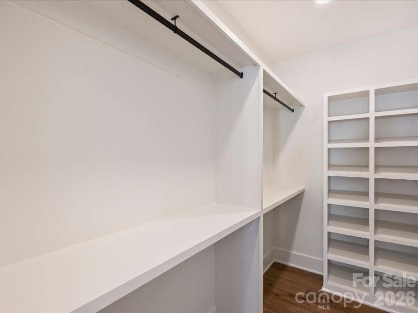 927 Laurel Creek Lane, Charlotte, NC 28211.  MLS# CAR4370623, YatesRealty ID 33369. 