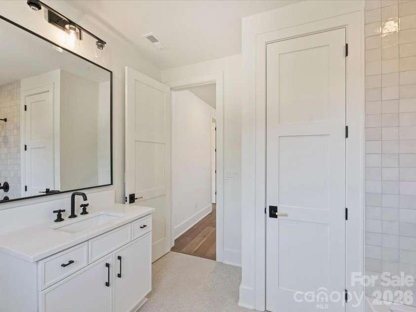 927 Laurel Creek Lane, Charlotte, NC 28211.  MLS# CAR4370623, YatesRealty ID 33369. 