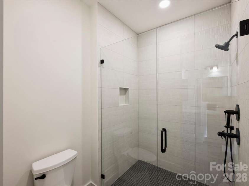 927 Laurel Creek Lane, Charlotte, NC 28211.  MLS# CAR4370623, YatesRealty ID 33369. 