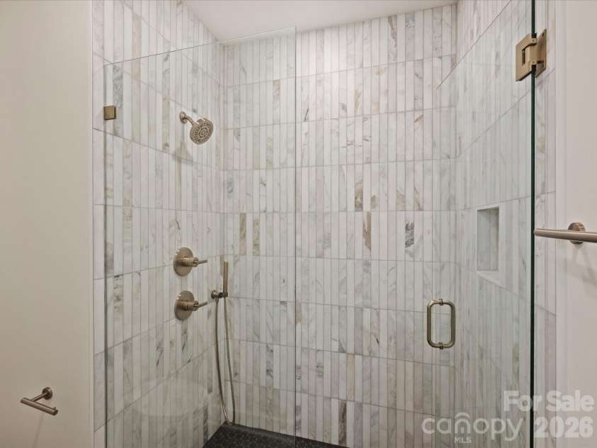 927 Laurel Creek Lane, Charlotte, NC 28211.  MLS# CAR4370623, YatesRealty ID 33369. 