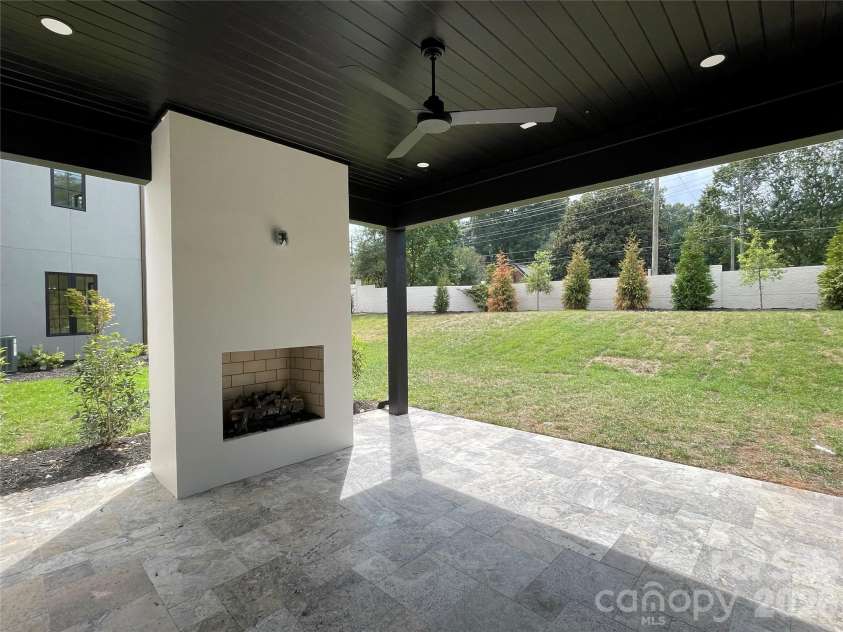 927 Laurel Creek Lane, Charlotte, NC 28211.  MLS# CAR4370623, YatesRealty ID 33369. 