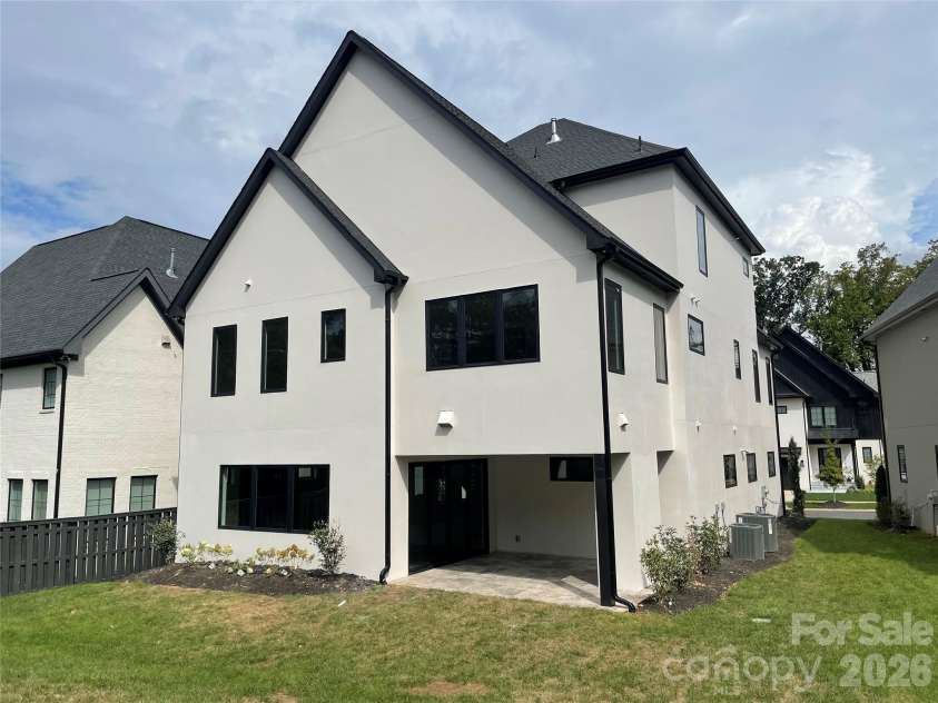 927 Laurel Creek Lane, Charlotte, NC 28211.  MLS# CAR4370623, YatesRealty ID 33369. 