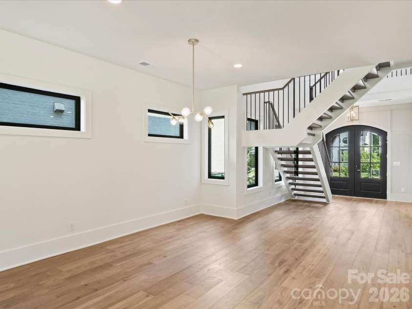 927 Laurel Creek Lane, Charlotte, NC 28211.  MLS# CAR4370623, YatesRealty ID 33369. Dining area