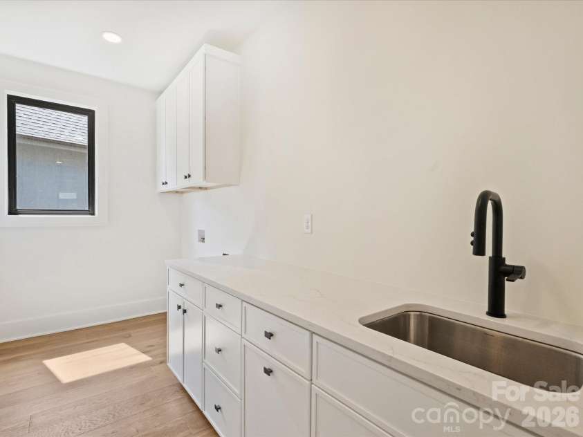 927 Laurel Creek Lane, Charlotte, NC 28211.  MLS# CAR4370623, YatesRealty ID 33369. Laundry room on the 2nd floor