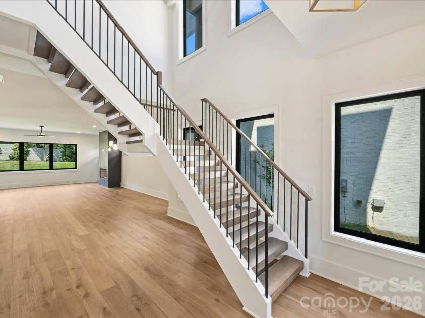 927 Laurel Creek Lane, Charlotte, NC 28211.  MLS# CAR4370623, YatesRealty ID 33369. Open concept on the main level.