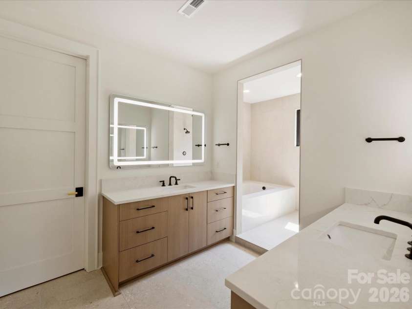 927 Laurel Creek Lane, Charlotte, NC 28211.  MLS# CAR4370623, YatesRealty ID 33369. Primary bath with dual vanities