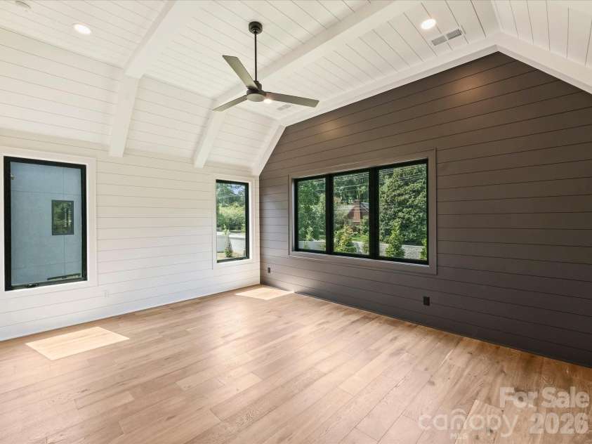 927 Laurel Creek Lane, Charlotte, NC 28211.  MLS# CAR4370623, YatesRealty ID 33369. Primary Bedroom