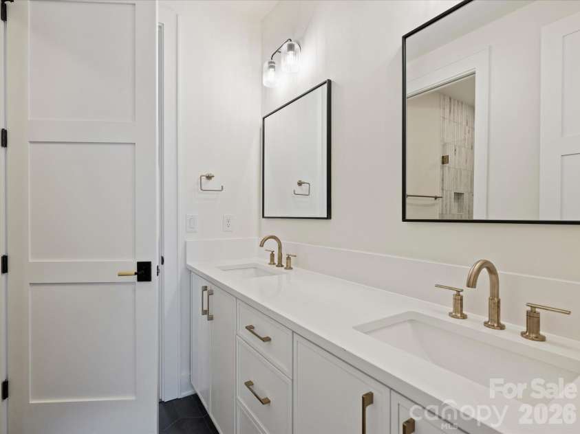 927 Laurel Creek Lane, Charlotte, NC 28211.  MLS# CAR4370623, YatesRealty ID 33369. Shared 3rd floor bath