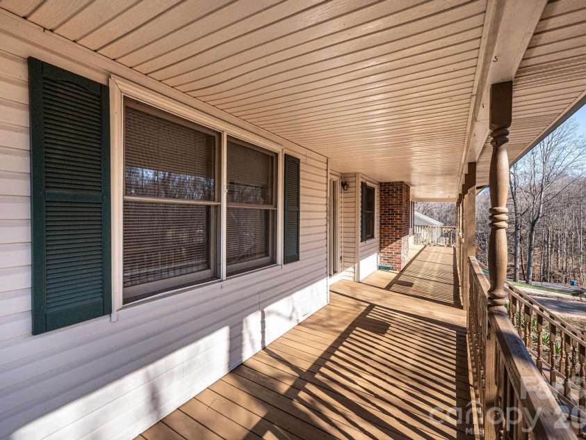 5284 Lisa Lane, Hickory, NC 28602.  MLS# CAR4339823, YatesRealty ID 3337. 