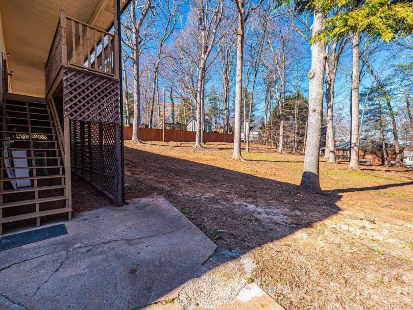 5284 Lisa Lane, Hickory, NC 28602.  MLS# CAR4339823, YatesRealty ID 3337. 
