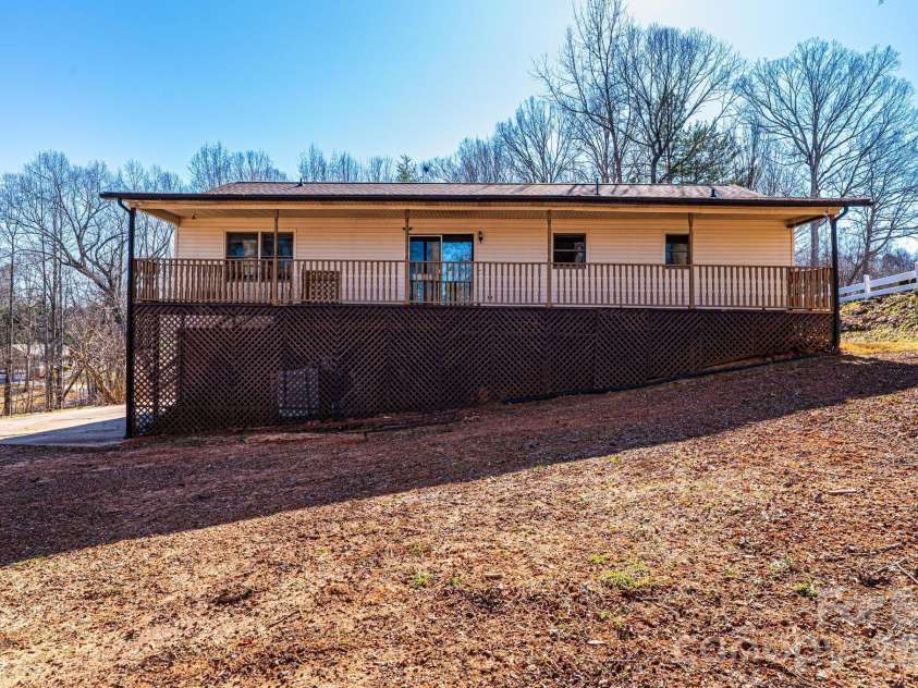 5284 Lisa Lane, Hickory, NC 28602.  MLS# CAR4339823, YatesRealty ID 3337. 