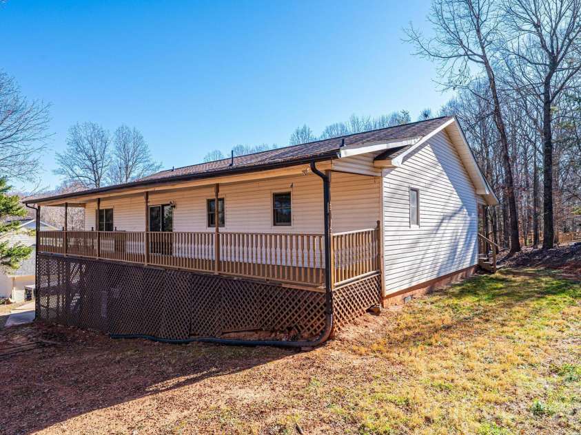 5284 Lisa Lane, Hickory, NC 28602.  MLS# CAR4339823, YatesRealty ID 3337. 
