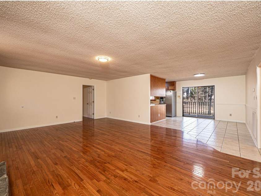 5284 Lisa Lane, Hickory, NC 28602.  MLS# CAR4339823, YatesRealty ID 3337. 