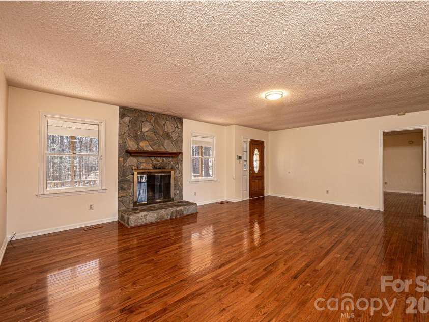 5284 Lisa Lane, Hickory, NC 28602.  MLS# CAR4339823, YatesRealty ID 3337. 