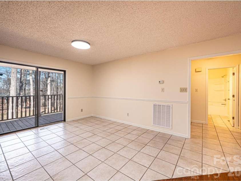 5284 Lisa Lane, Hickory, NC 28602.  MLS# CAR4339823, YatesRealty ID 3337. 