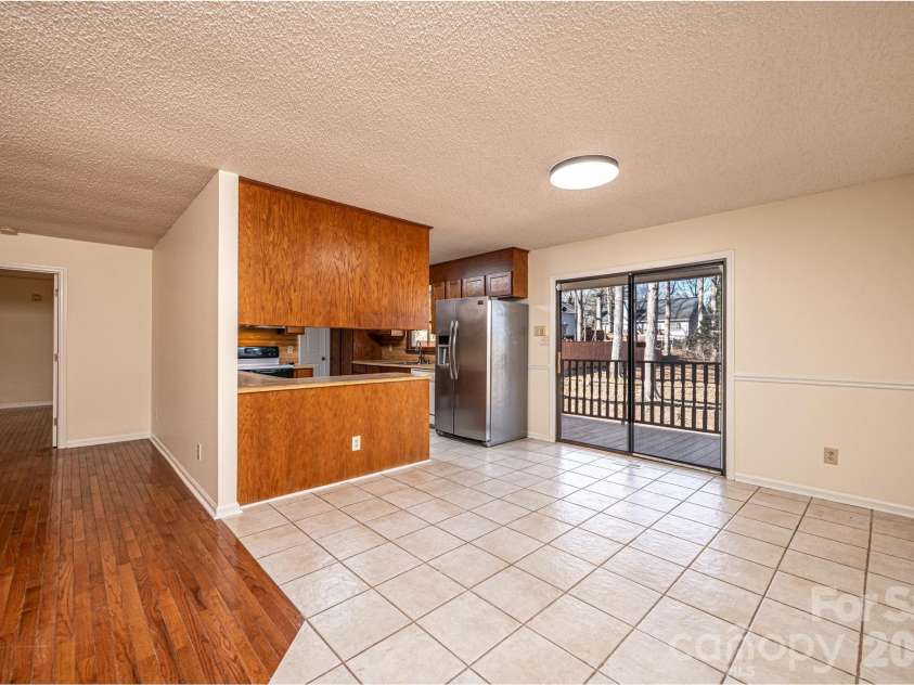 5284 Lisa Lane, Hickory, NC 28602.  MLS# CAR4339823, YatesRealty ID 3337. 