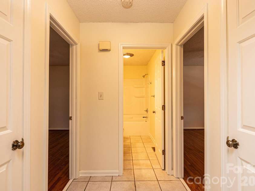 5284 Lisa Lane, Hickory, NC 28602.  MLS# CAR4339823, YatesRealty ID 3337. 