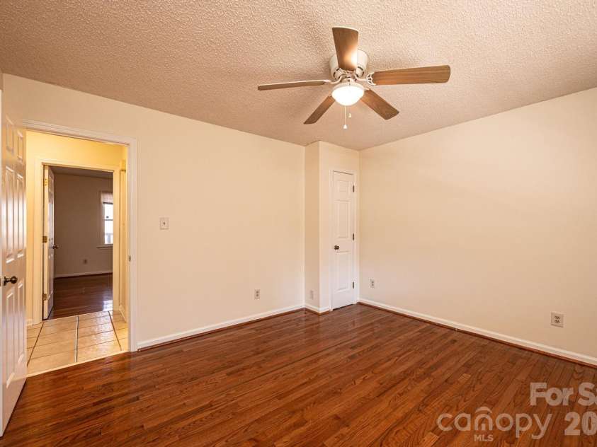 5284 Lisa Lane, Hickory, NC 28602.  MLS# CAR4339823, YatesRealty ID 3337. 