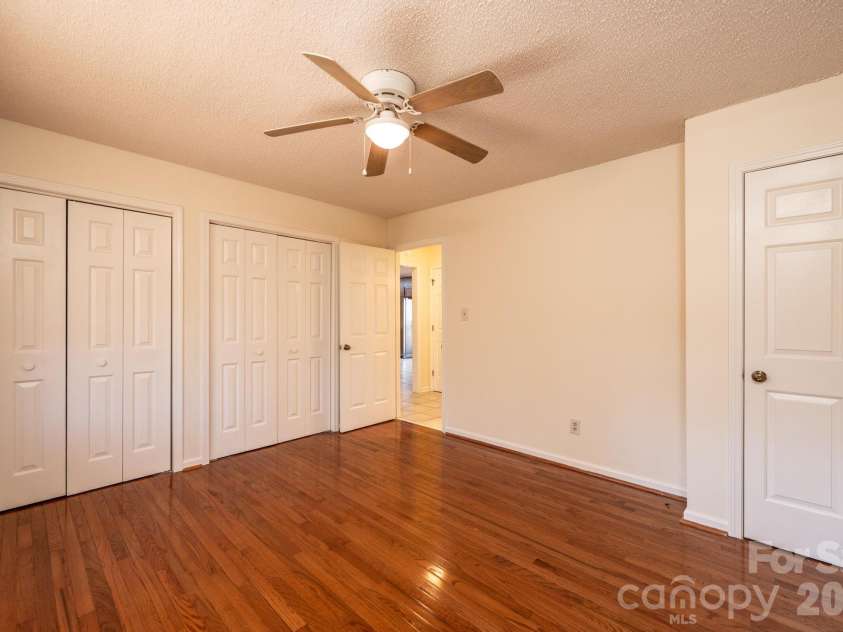 5284 Lisa Lane, Hickory, NC 28602.  MLS# CAR4339823, YatesRealty ID 3337. 