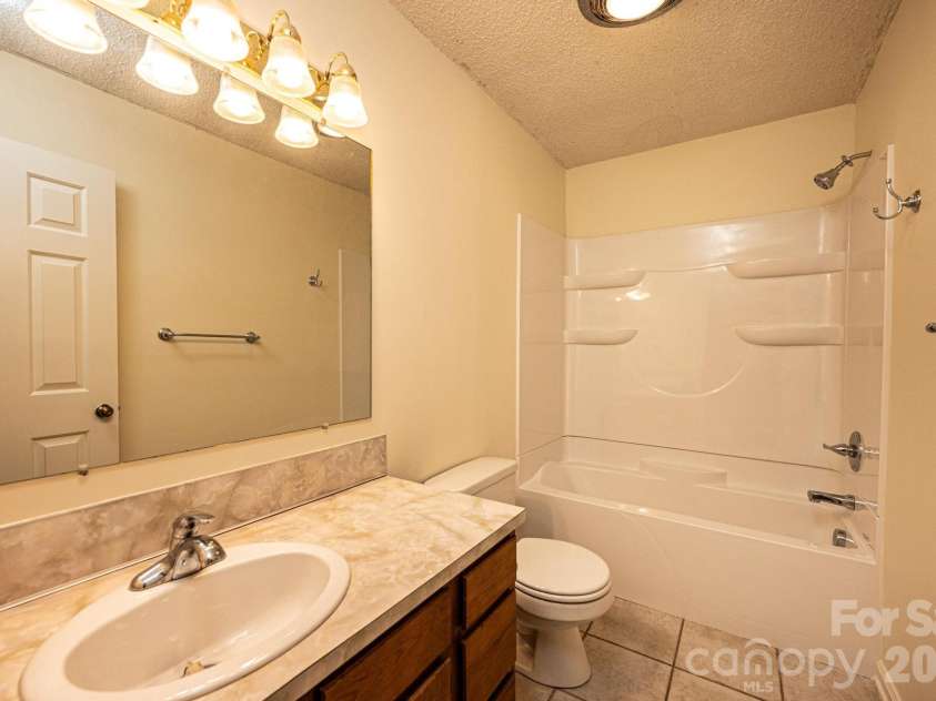 5284 Lisa Lane, Hickory, NC 28602.  MLS# CAR4339823, YatesRealty ID 3337. 