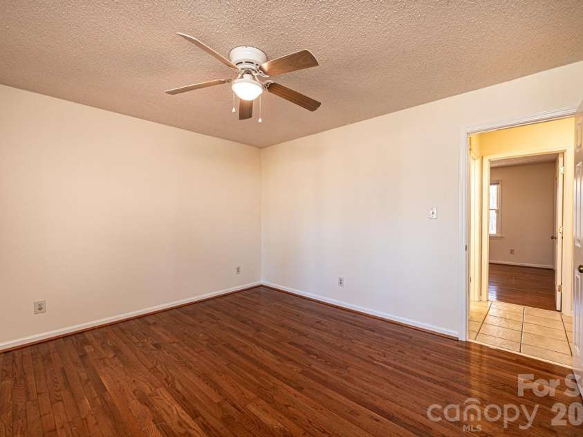 5284 Lisa Lane, Hickory, NC 28602.  MLS# CAR4339823, YatesRealty ID 3337. 